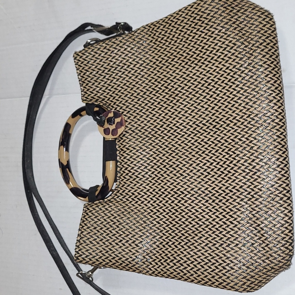 Ladies pocketbook by MARLO, BLACK BEIGE, PLASTIC HANDLES, BLACK ADJUSTABLE STRAP - Picture 2 of 5